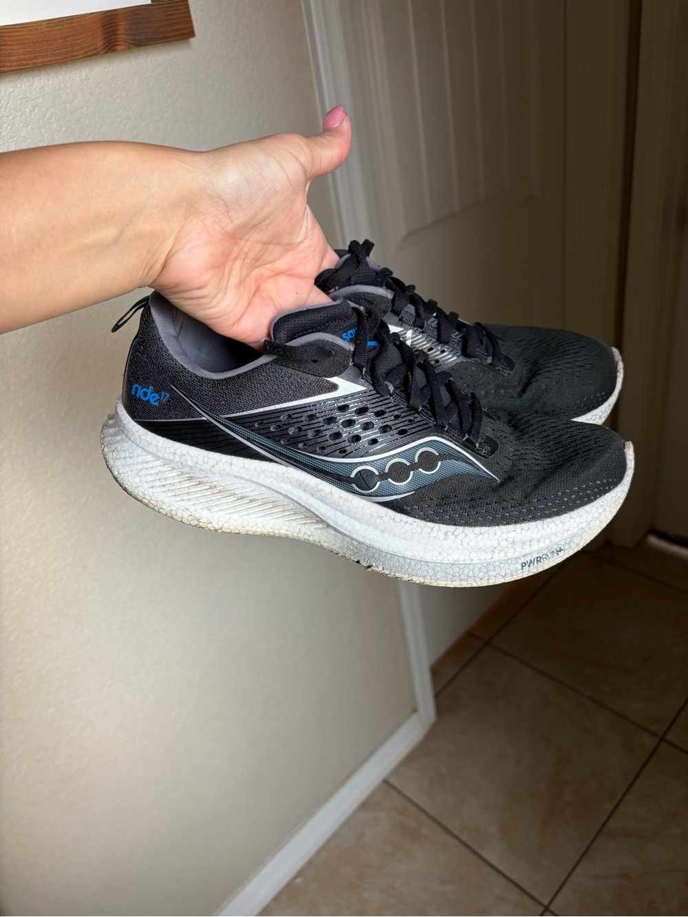 Saucony ride17 shoes